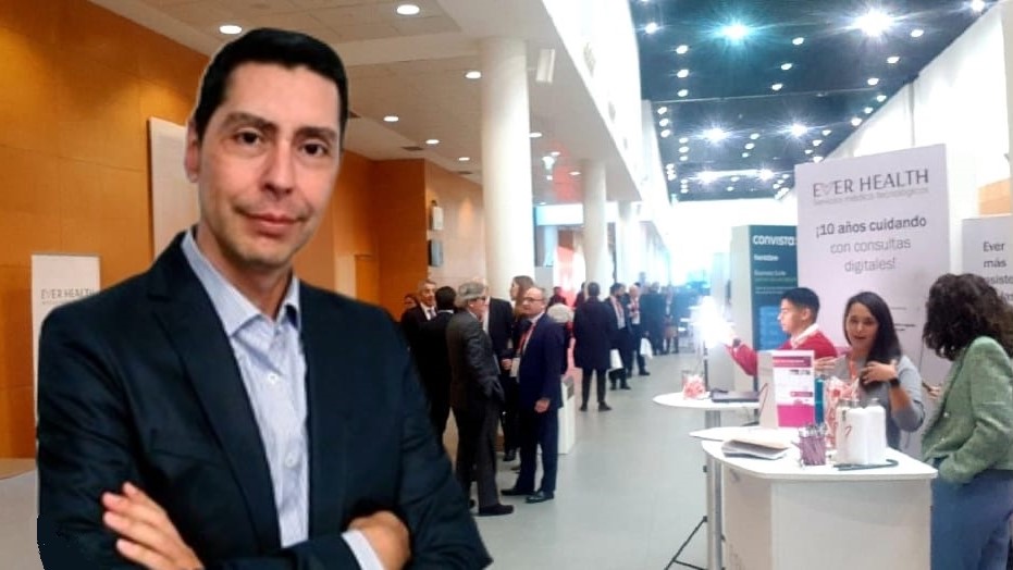 Claudio Aros en un acto