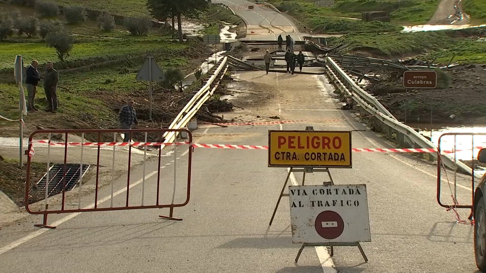La carretera BA-086, de Maguilla a EX-103 permanecerá cortada hasta el viernes por obras