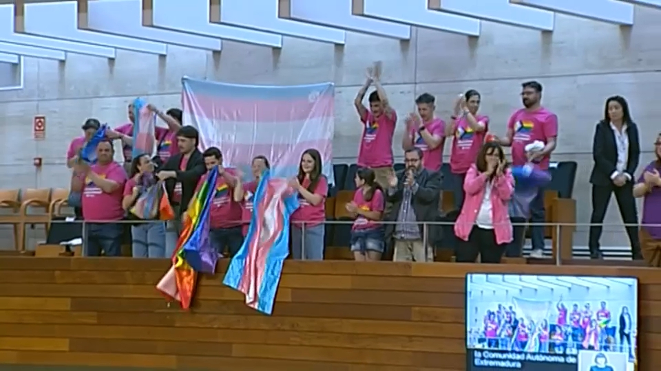 La Asamblea rechaza la derogación de la ley LGTBI solicitada por VOX  
