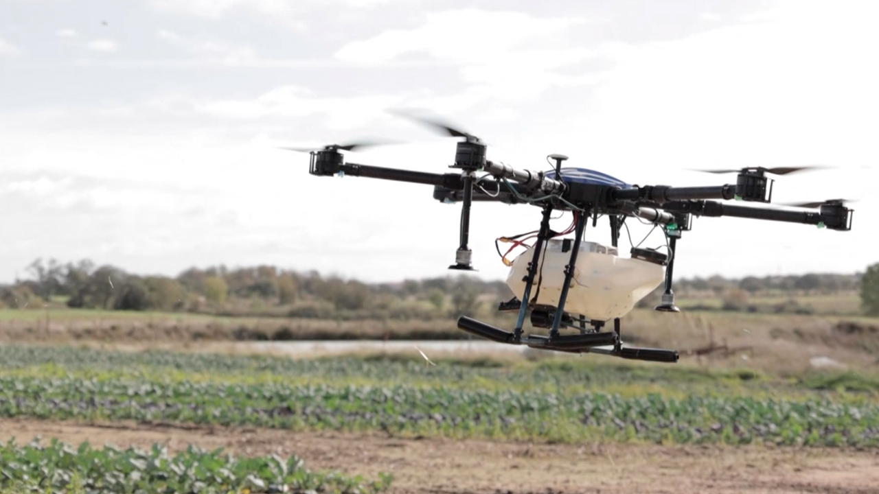 Dron en pleno vuelo