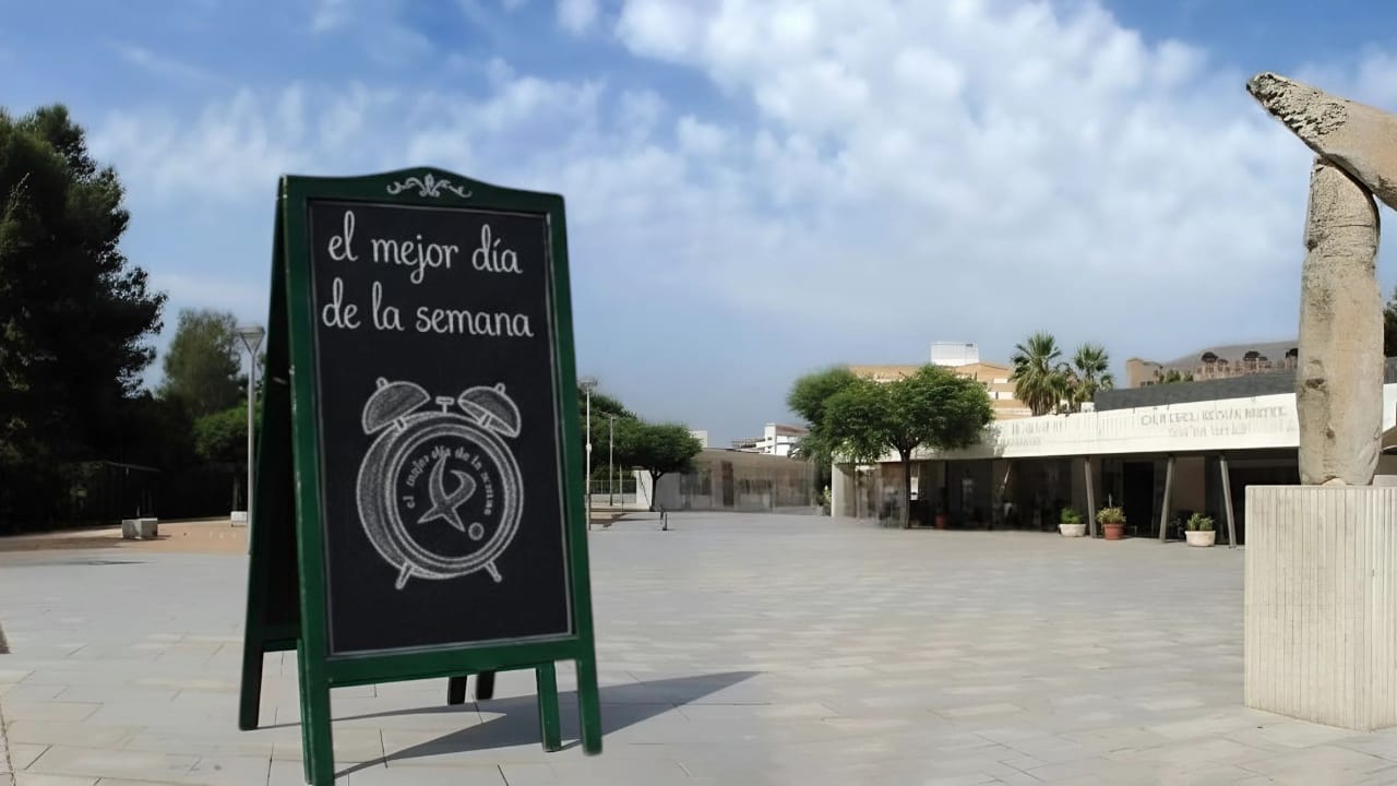 Plaza junto al Teatro Romano de Mérida
