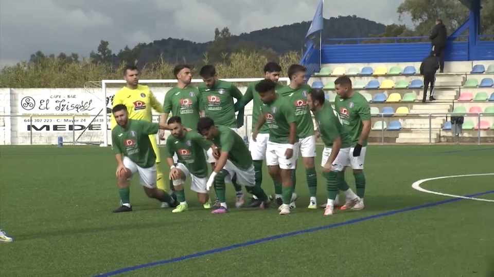 Jugadores de La Haba antes de su partido frente al Metelinense