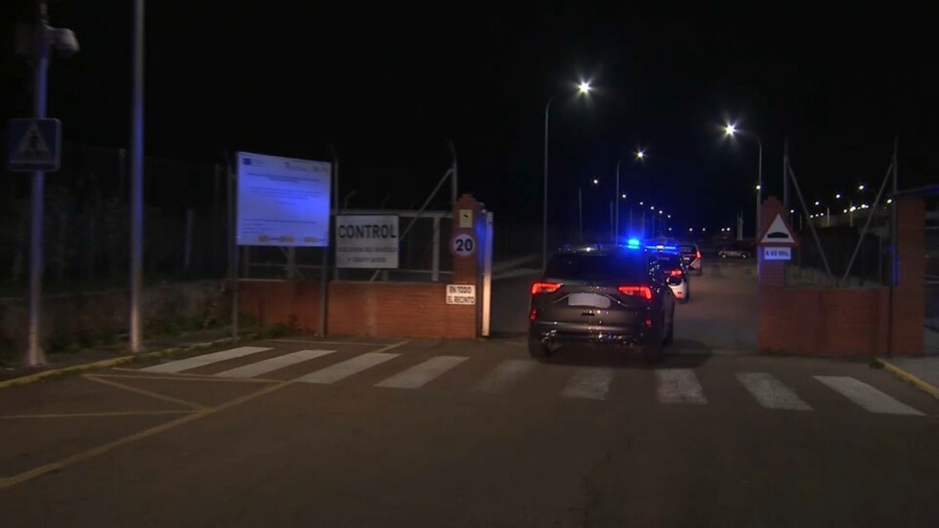 Llegada de los detenidos por la desaparición y muerte de Francisca Cadenas al centro penitenciario de Badajoz.