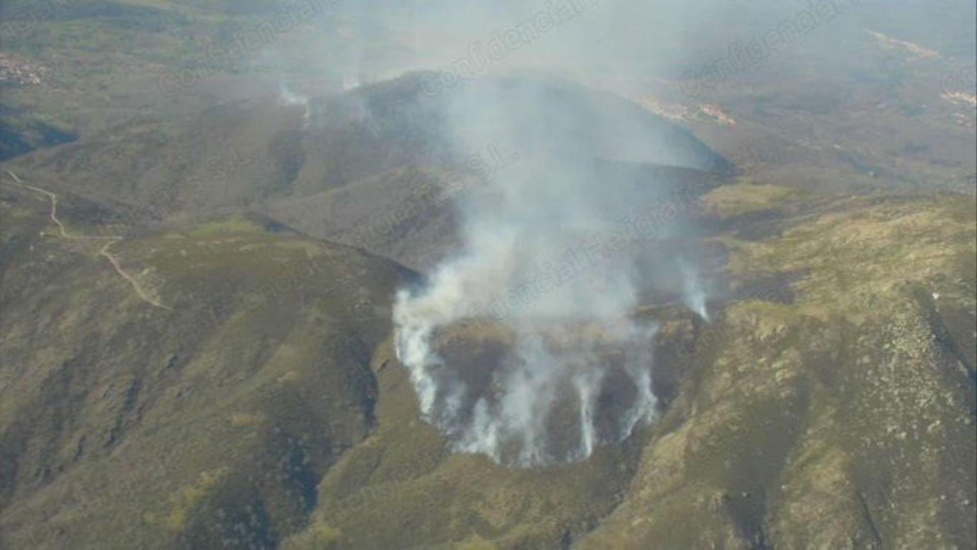 Foto aérea del incendio forestal en Losar de la Vera