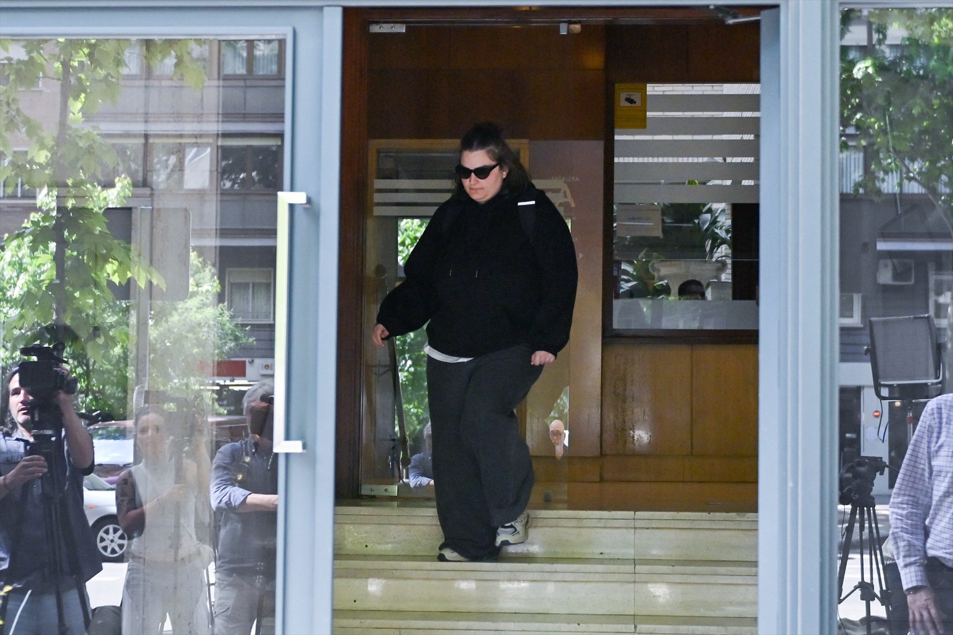 Una de las hijas del expresidente del Gobierno José Luis Rodríguez Zapatero  a su salida de las oficinas de la empresa What The Fav, a 19 de mayo de 2026, en Madrid 