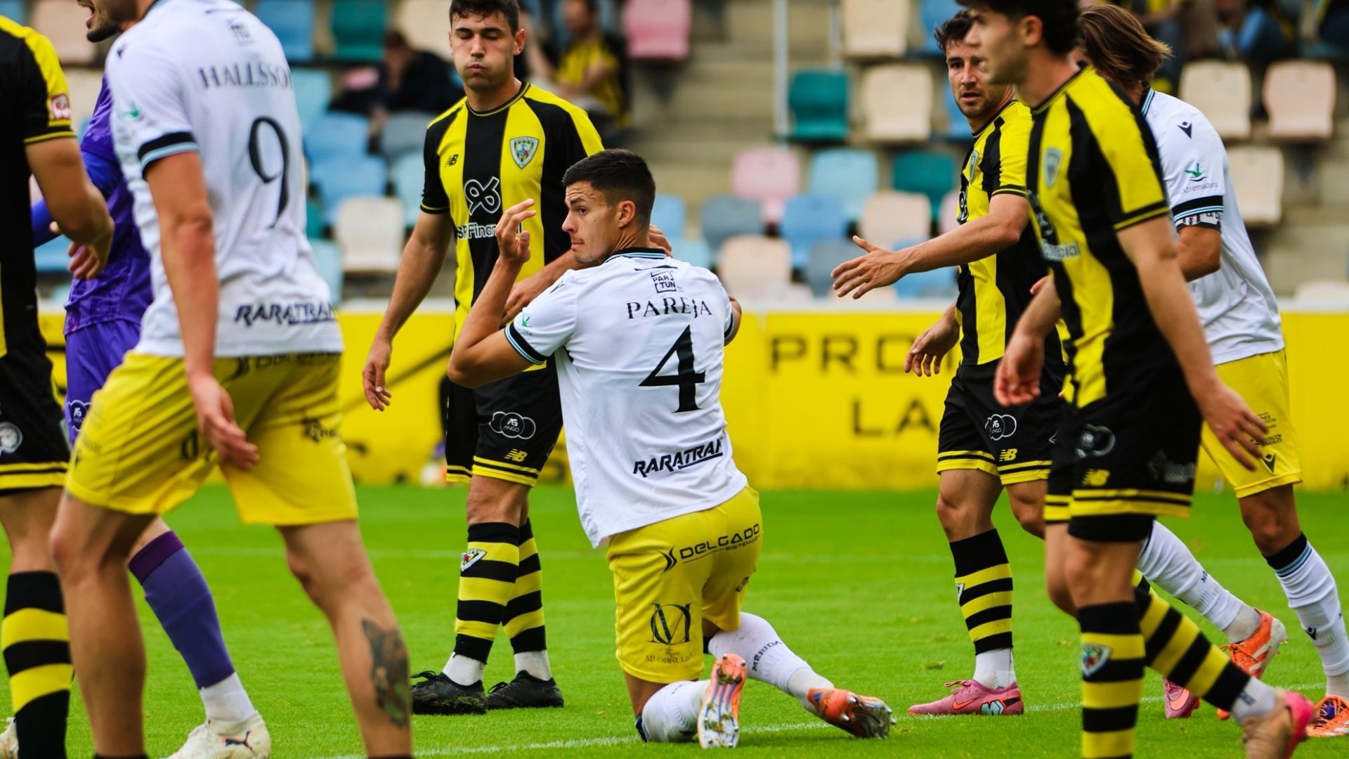 Lance del juego entre el Barakaldo y el Mérida