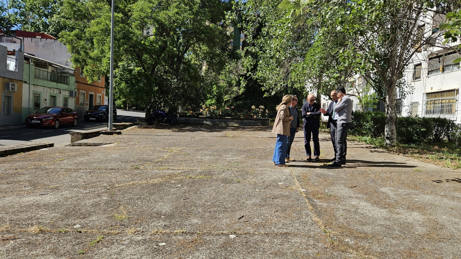 Superficie sobre la que se construirá el nuevo aparcamiento en superficie en Llopis Iborra