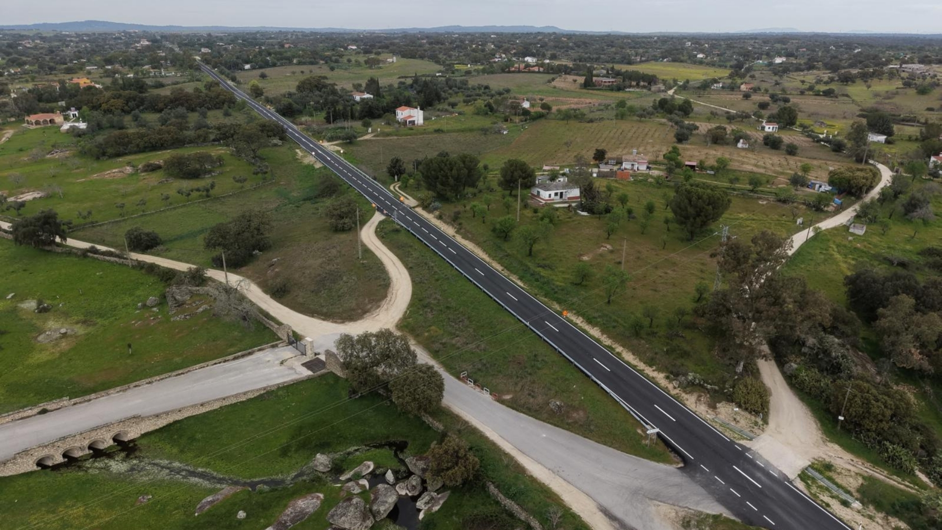 Carretera autonómica EX-207  entre Arroyo de la Luz y Brozas 