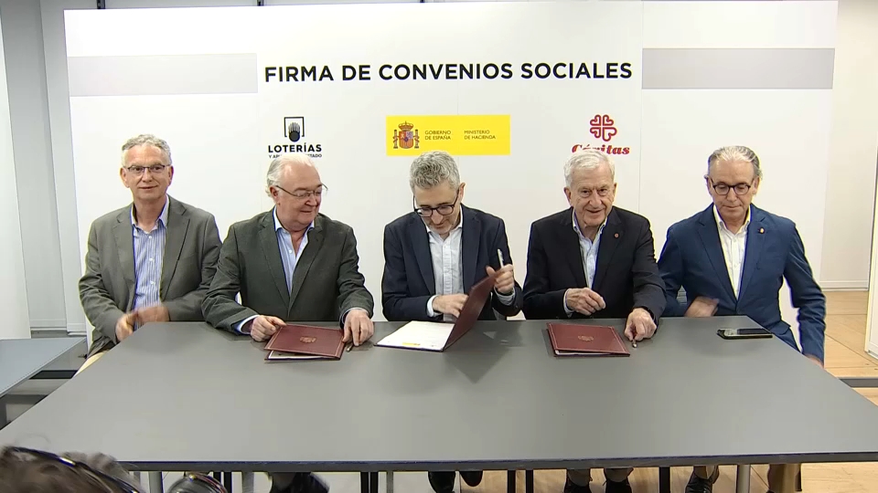 Firma del convenio en Cáceres