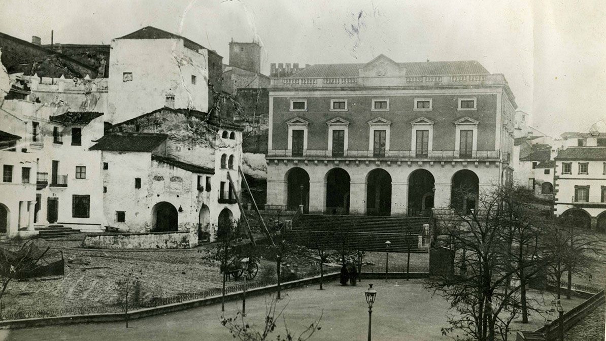 Plaza Mayor de Cáceres en el año 1869