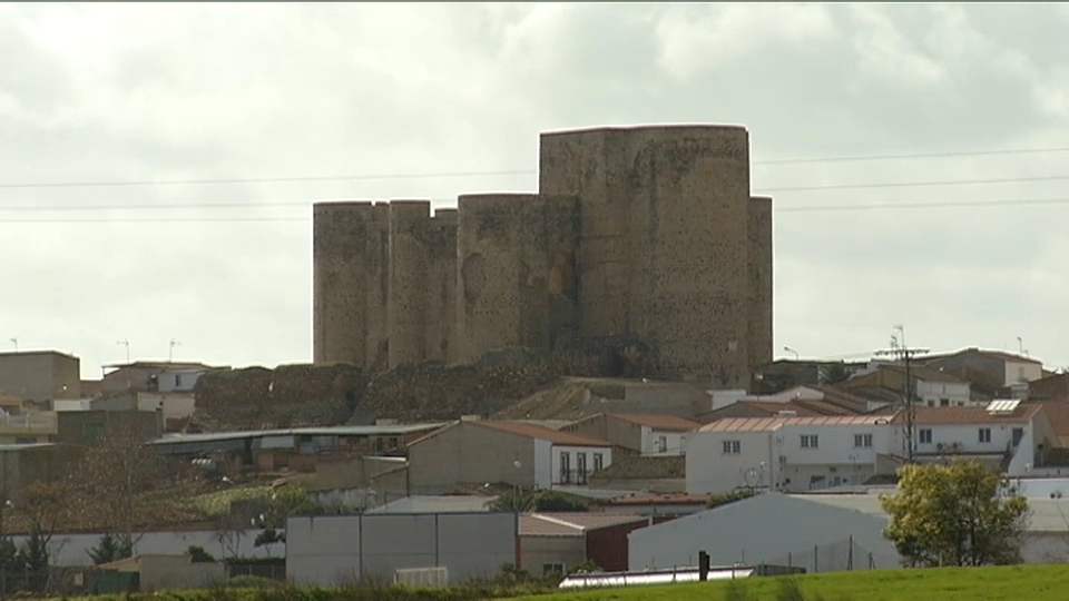 El Castillo de Villalba de los Barros, declarado BIC