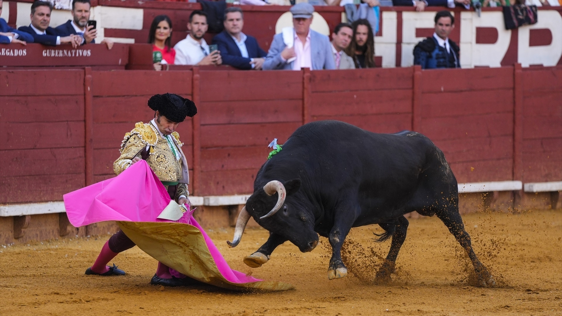 El torero José Antonio Morante de la Puebla durante una corrida de toros en la feria del caballo de Jerez de la Frontera
