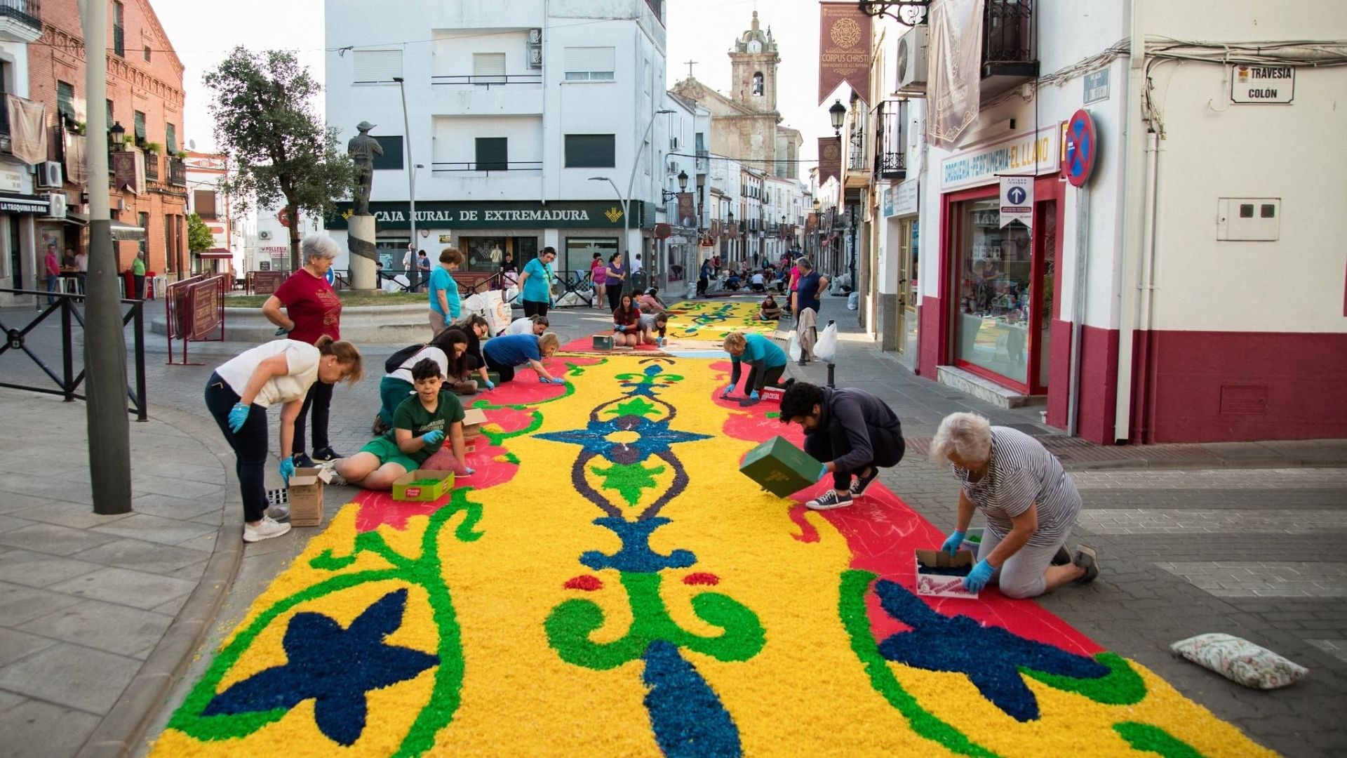 Preparación de las alfombras para el Corpus Christi
