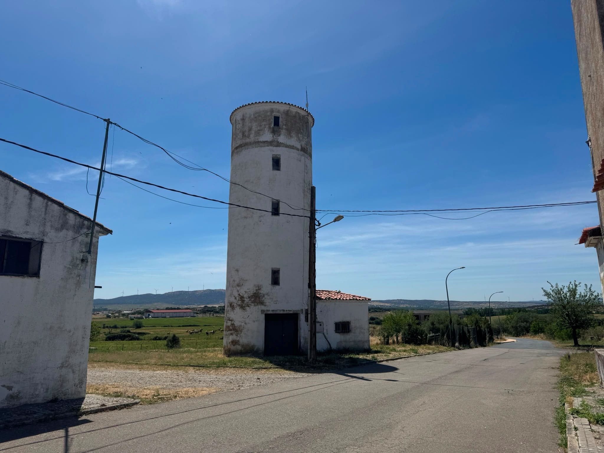 Valderrosas. Depósito agua