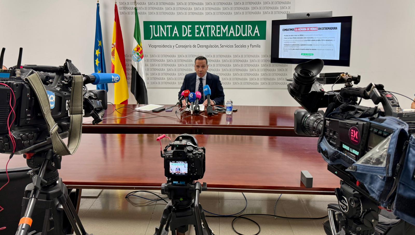 Óscar Fernández. Vicepresidente y Consejero de Desregulación, Servicios Sociales y Familia