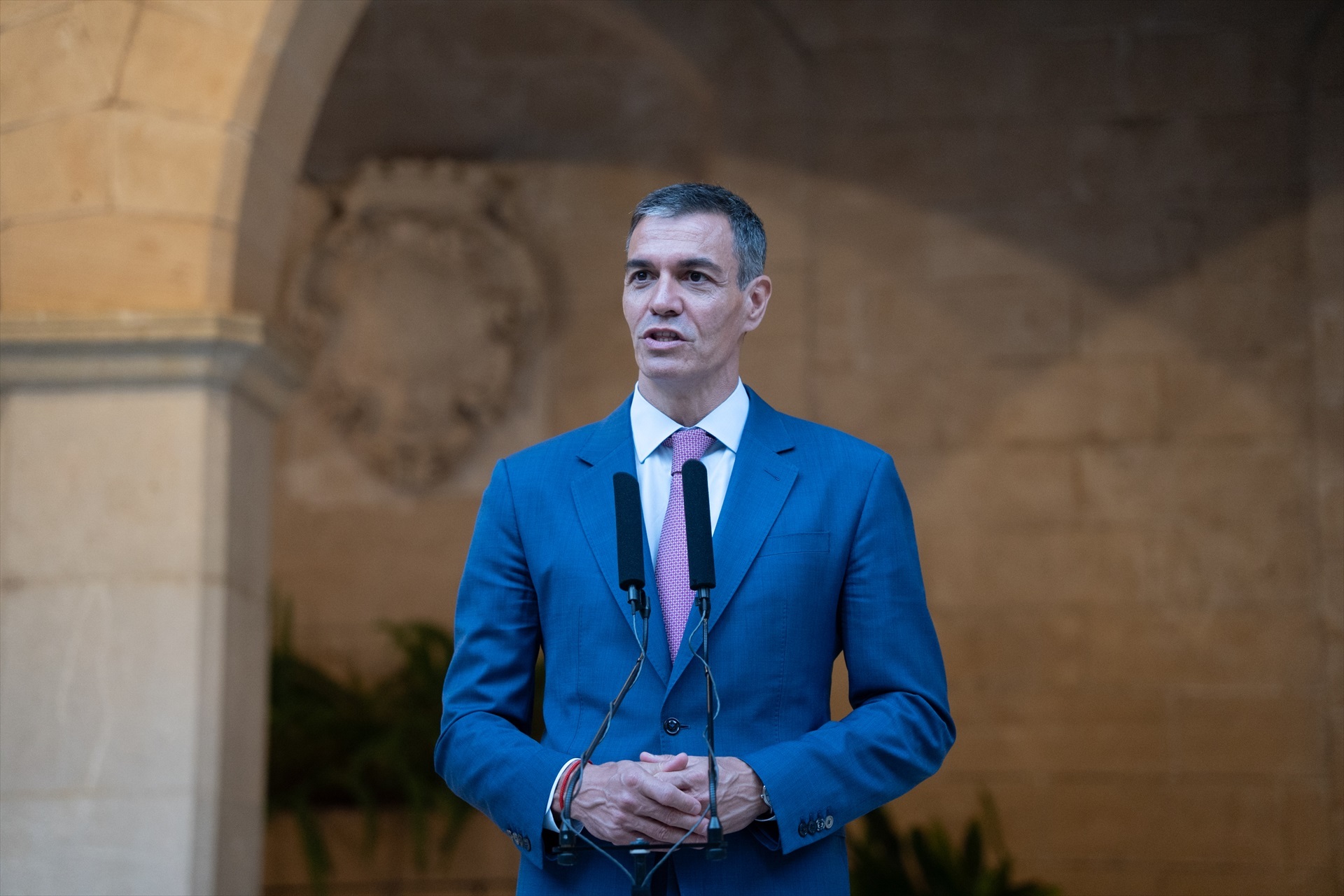 Sánchez anuncia la instalación de boyas en el espigón de Ceuta y espera la devolución "cuanto antes" de migrantes