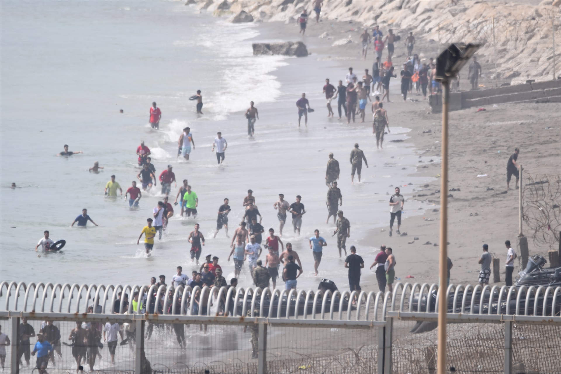 El Gobierno reforzará con el Ejército a la Guardia Civil para mantener la seguridad en Ceuta