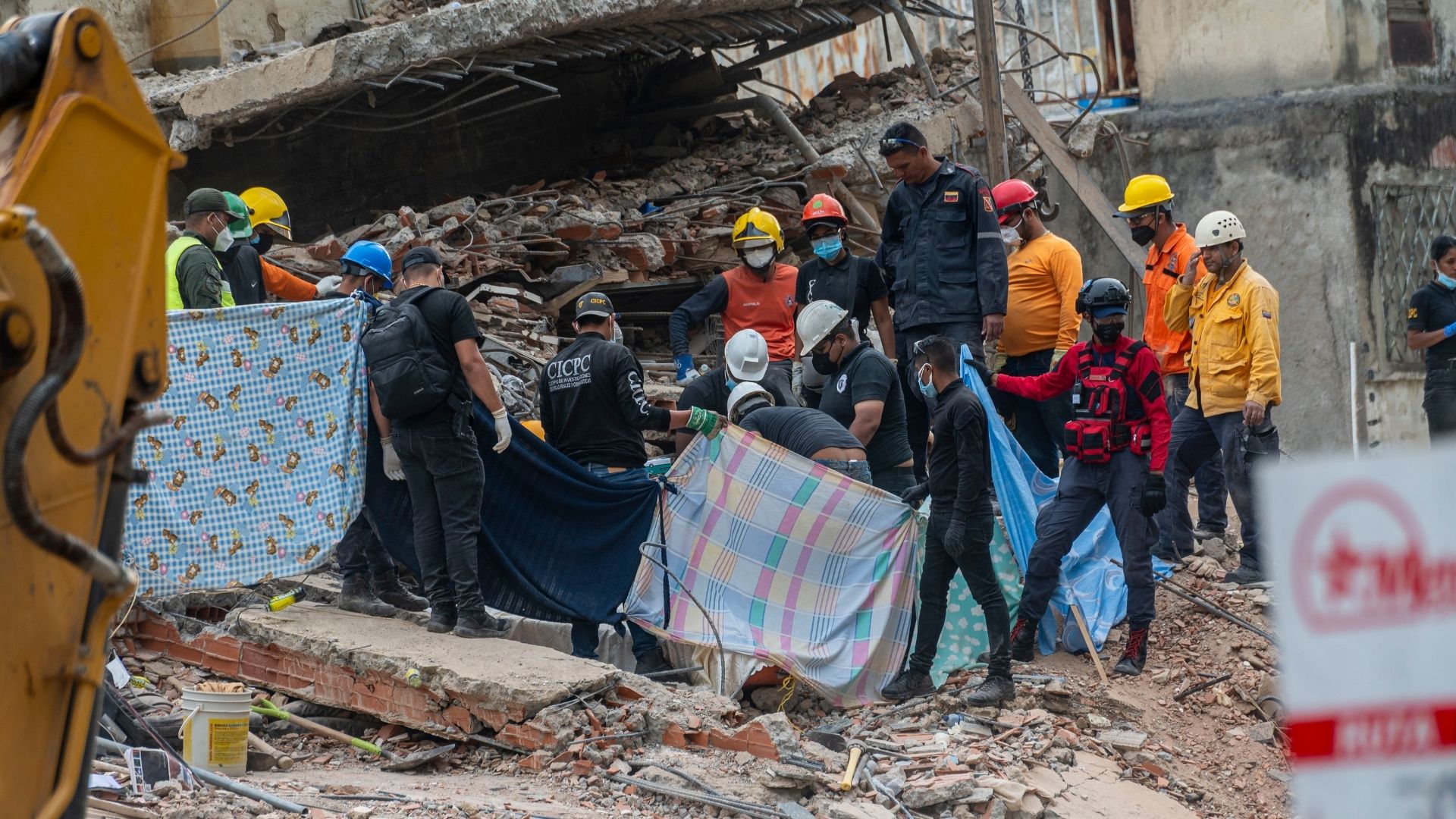 Labores de rescate en Venezuela