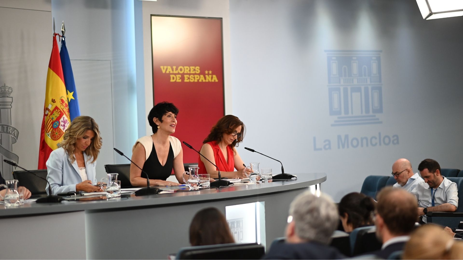 El Gobierno reconoce a las selecciones masculina y femenina con la Placa de Honor de la Orden del Mérito Civil