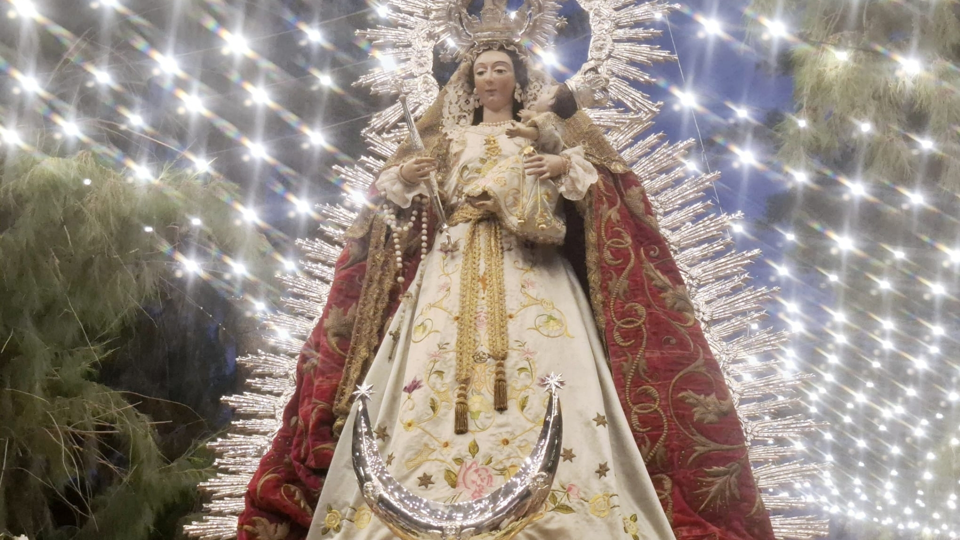 La Virgen de la Piedad regresa a su Santuario arropada por cientos de fieles