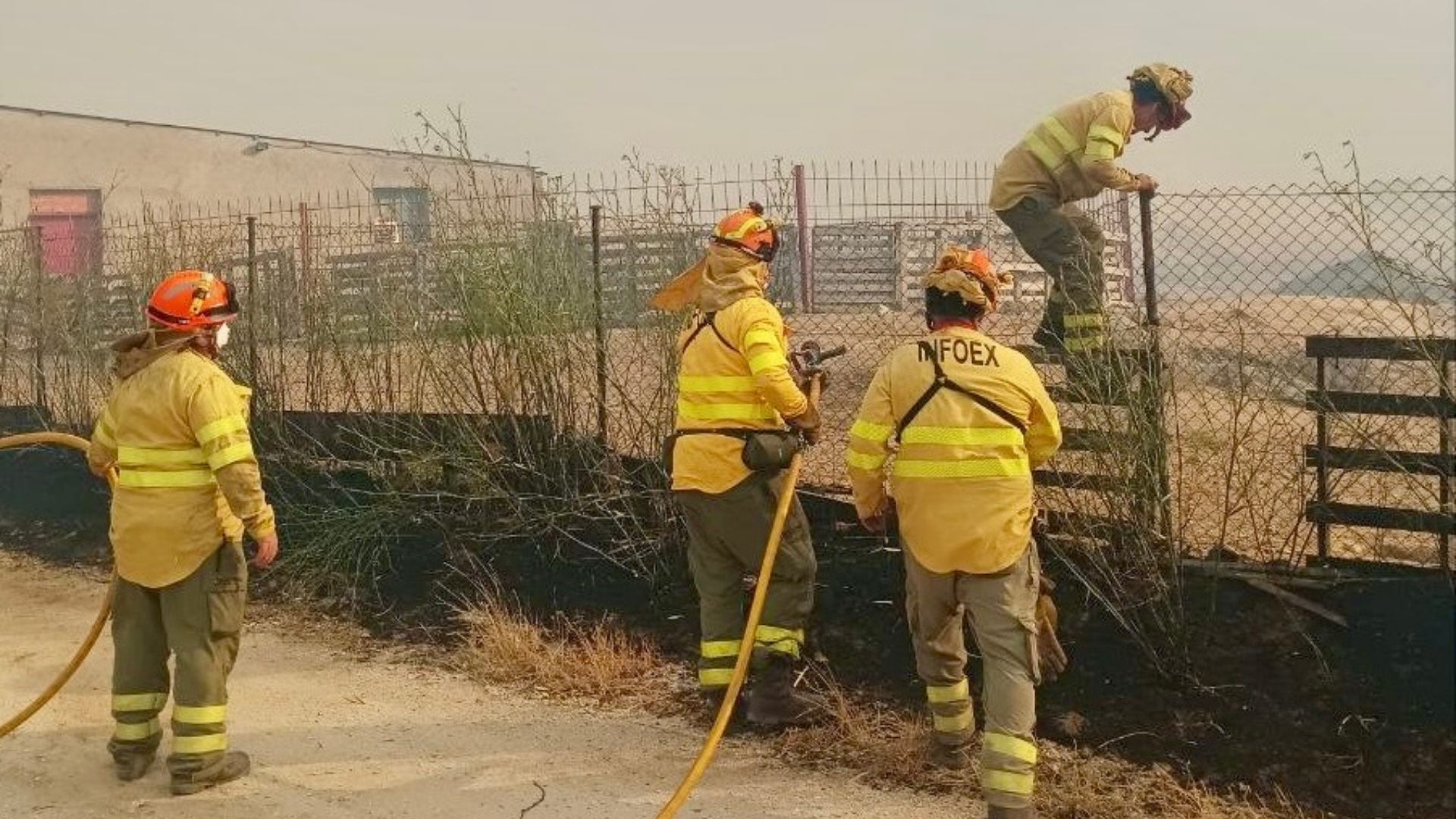 La Junta de Extremadura duplica su despliegue de apoyo a la extinción del incendio de Ávila y Madrid
