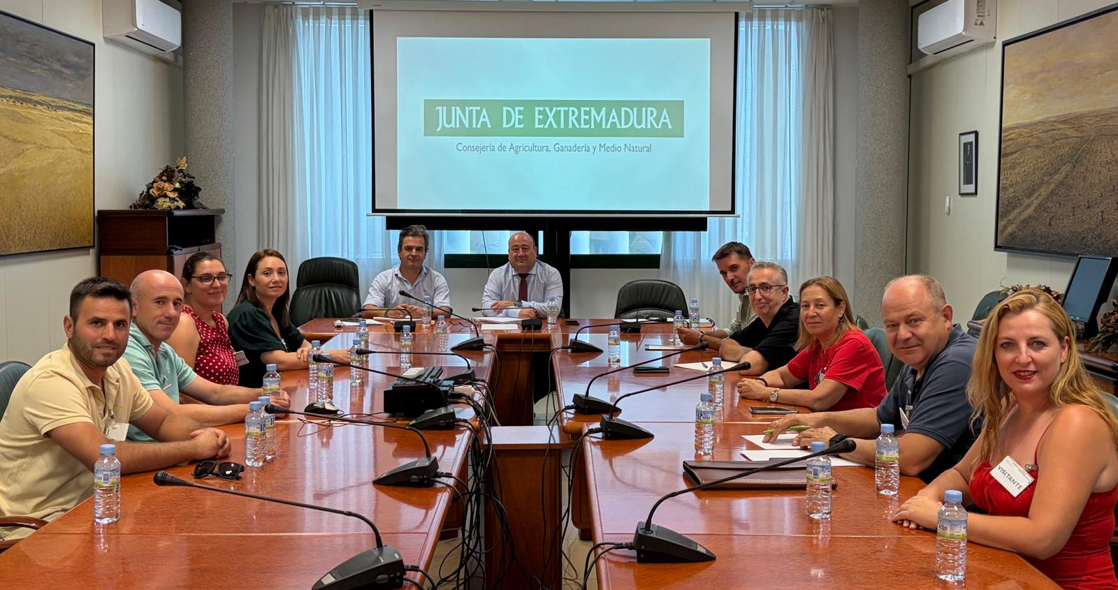 UPA-UCE presenta a la Junta su plan de trabajo 