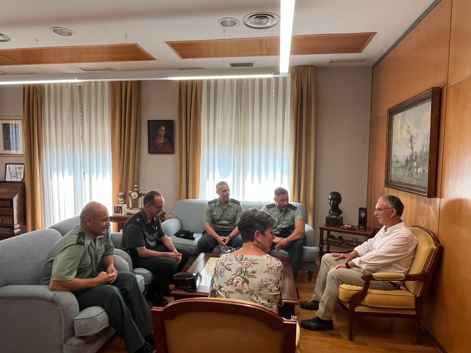 Reconocimiento a dos guardias civiles por salvar a un menor en el Ruecas