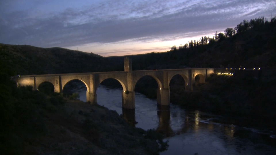 Puente romano de Alcántara encendido