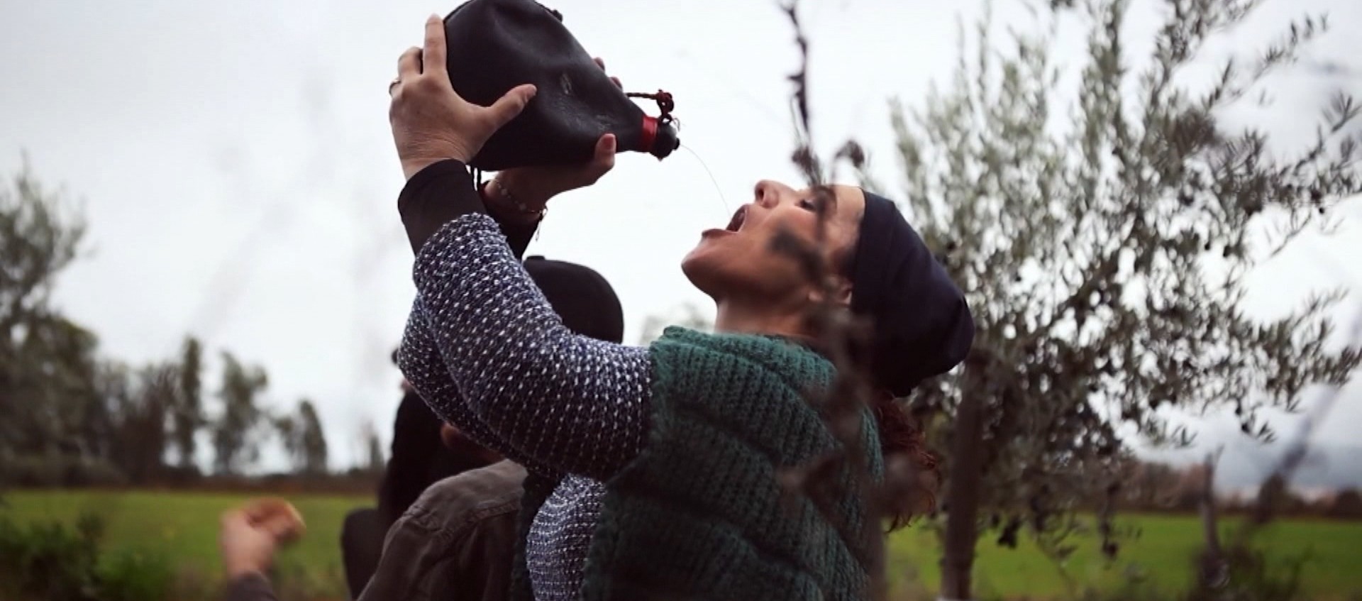Con 'La Jota del Aceitunero', el grupo rinde homenaje a una forma de vida que ha marcado a generaciones de extremeños