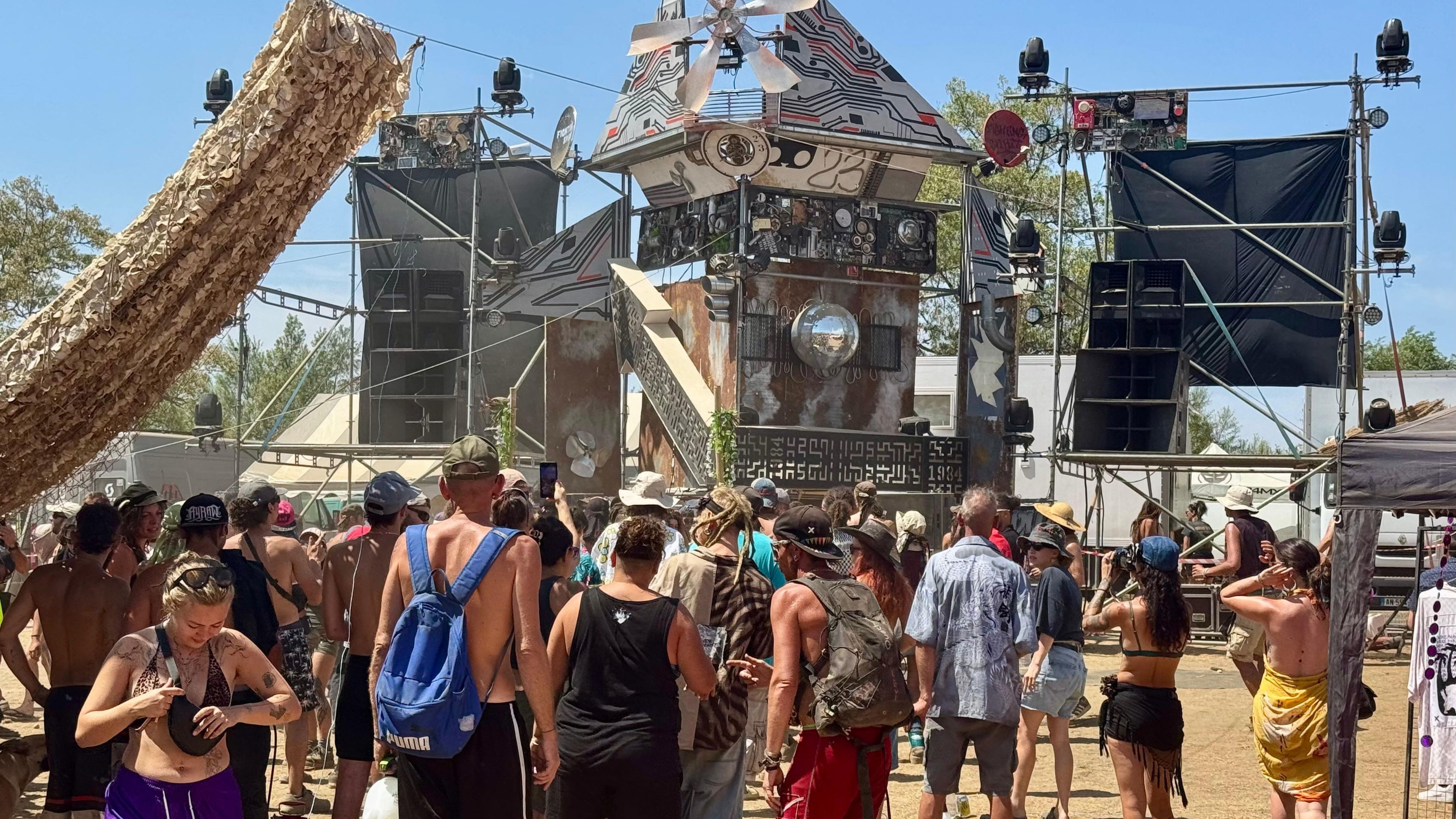 Rave o fiesta ilegal en La Granja (Cáceres)