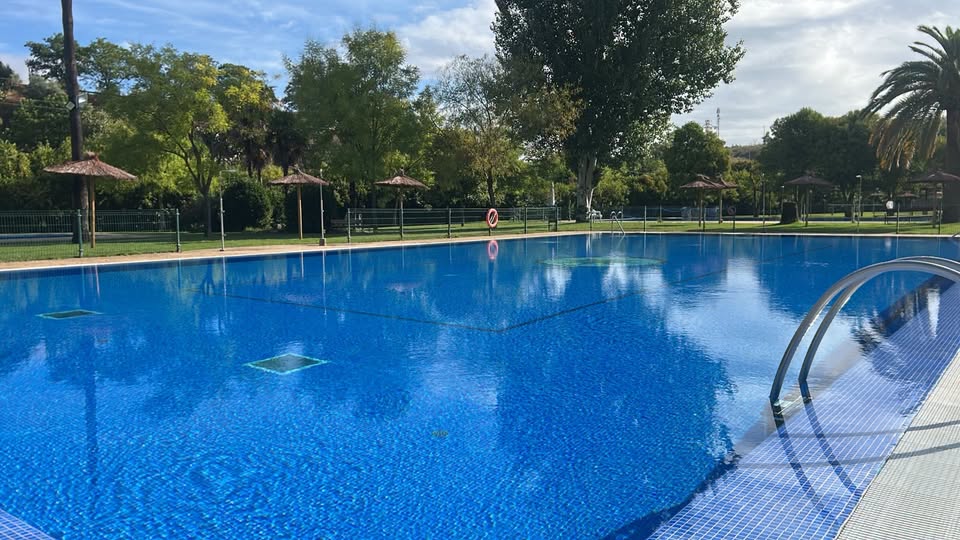 Coria mantiene cerradas sus piscinas municipales por el aviso meteorológico
