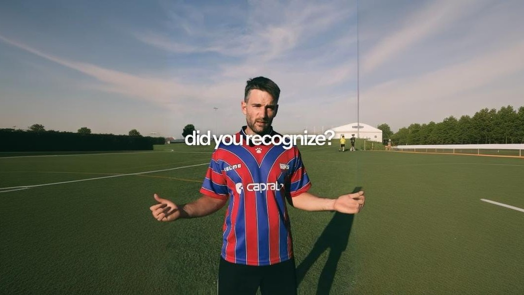 Alvaro Morgado en un campo de futbol