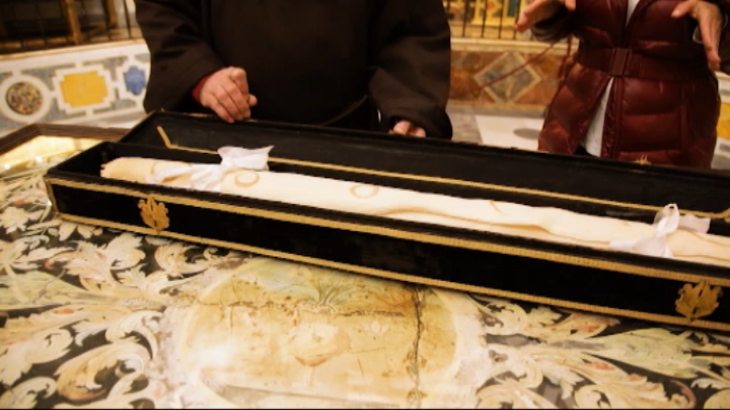 Antiguamente hubo dos Sábanas Santas en el relicario de Guadalupe. La documentación sobre la colección de reliquias recoge la existencia de ambas, pero una de ellas desapareció