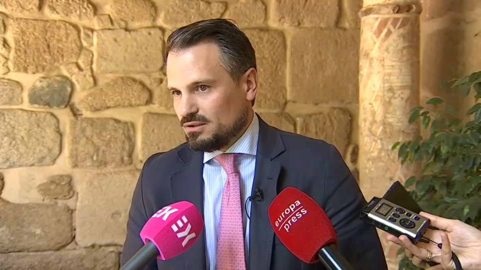 Bautista critica que se aborde el recurso contra la Ley de Concordia el Día de Extremadura