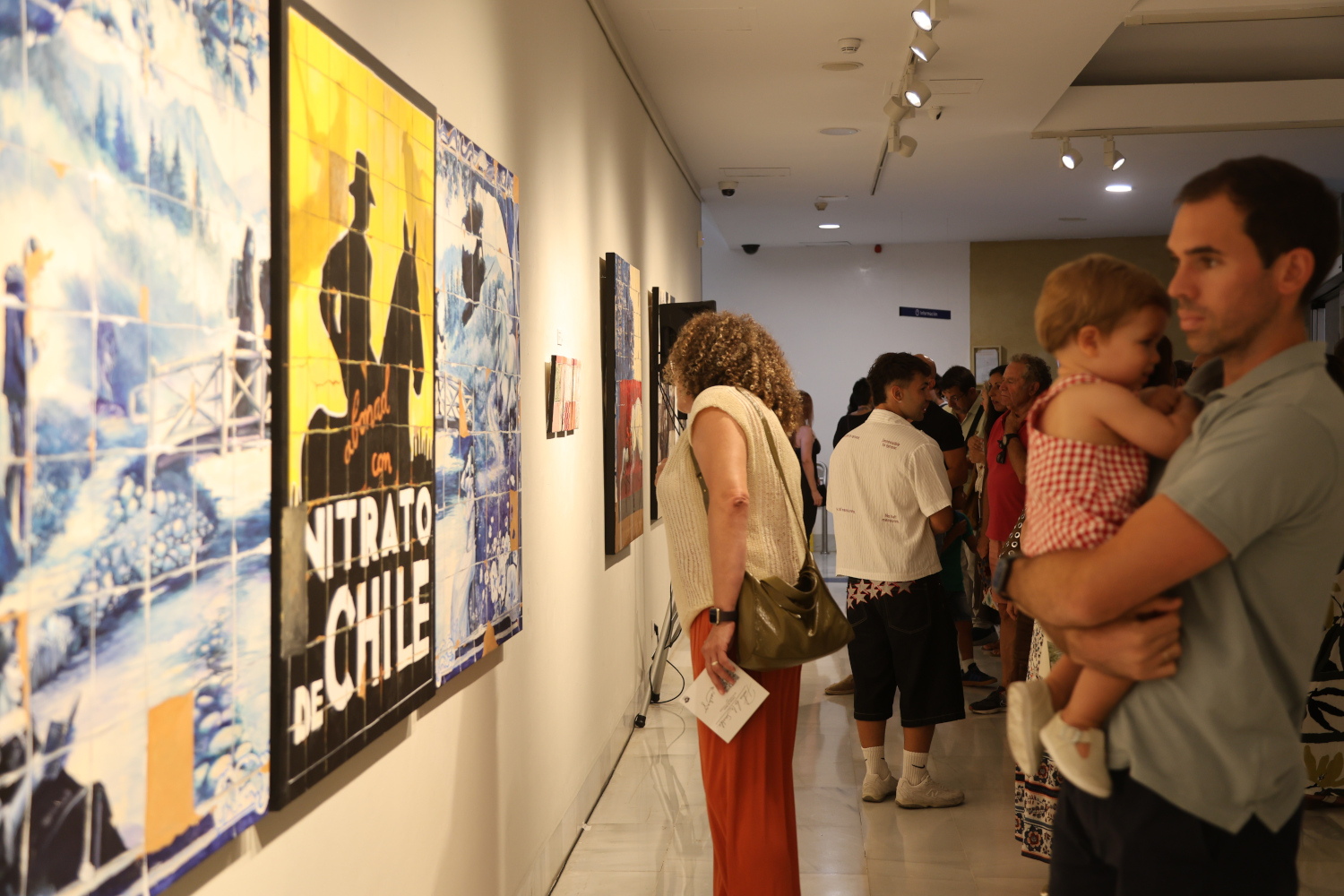 Carmen de Matos transforma el azulejo en memoria viva en la Sala Vaquero Poblador