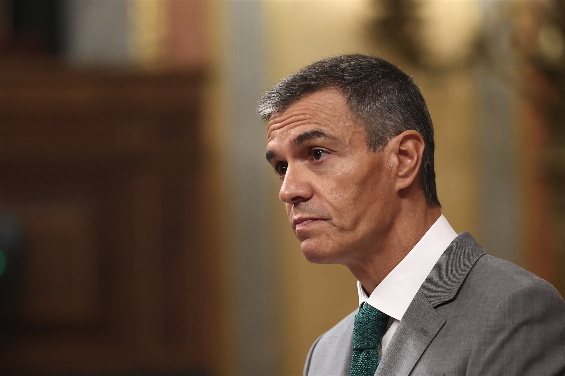 Sánchez niega a Abascal "chantajes" de Marruecos y le acusa de "llevar una correa" de Estados Unidos e Israel