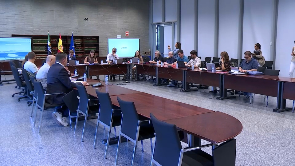 Reunión entre la Junta y los sindicatos por la homologación salarial de los docentes