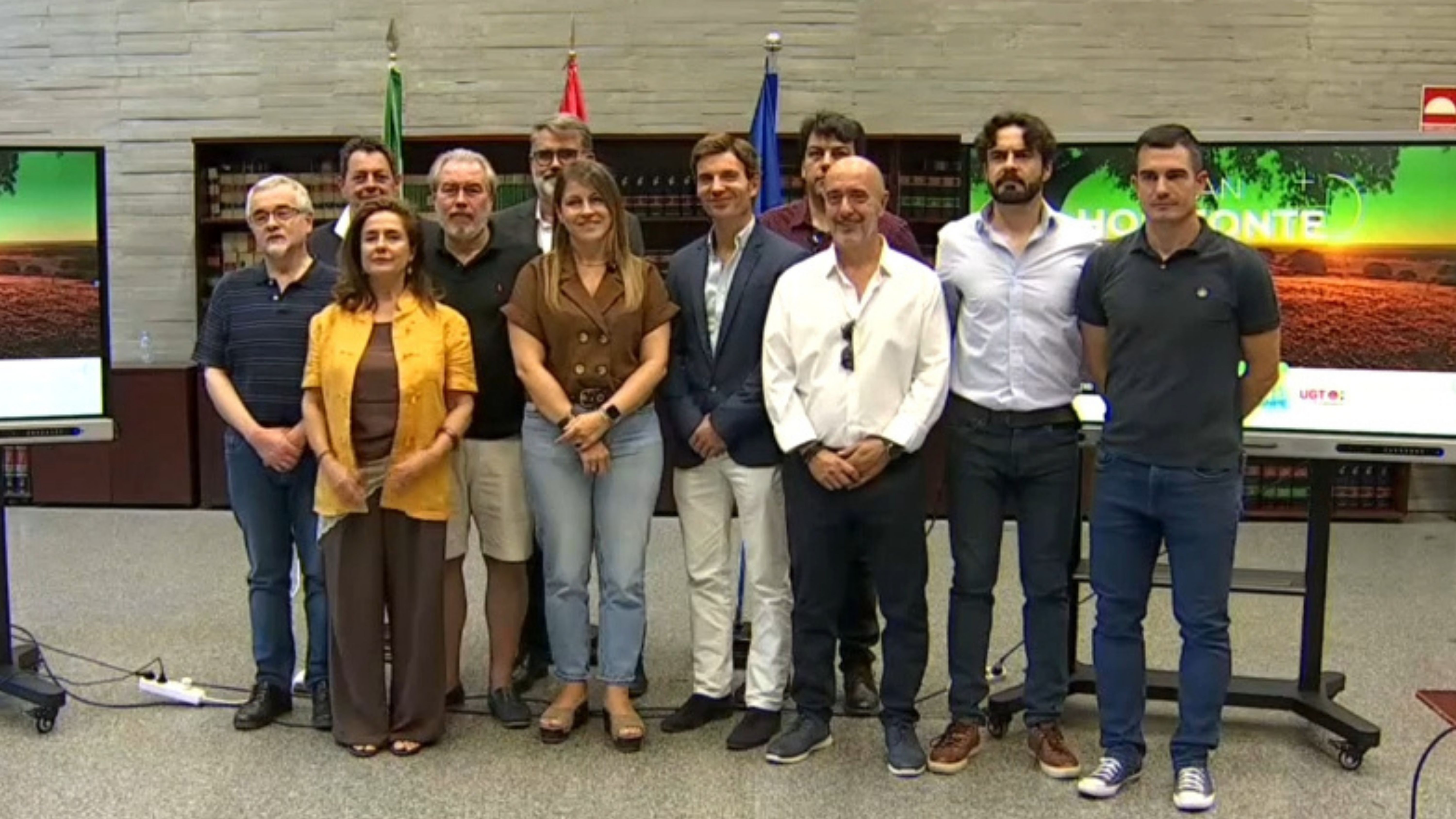 Consejera de Educación, Sandra Valencia, junto a los representantes sindicales de PIDE, CSIF, ANPE Y UGT, tras la firma del Plan Horizonte+