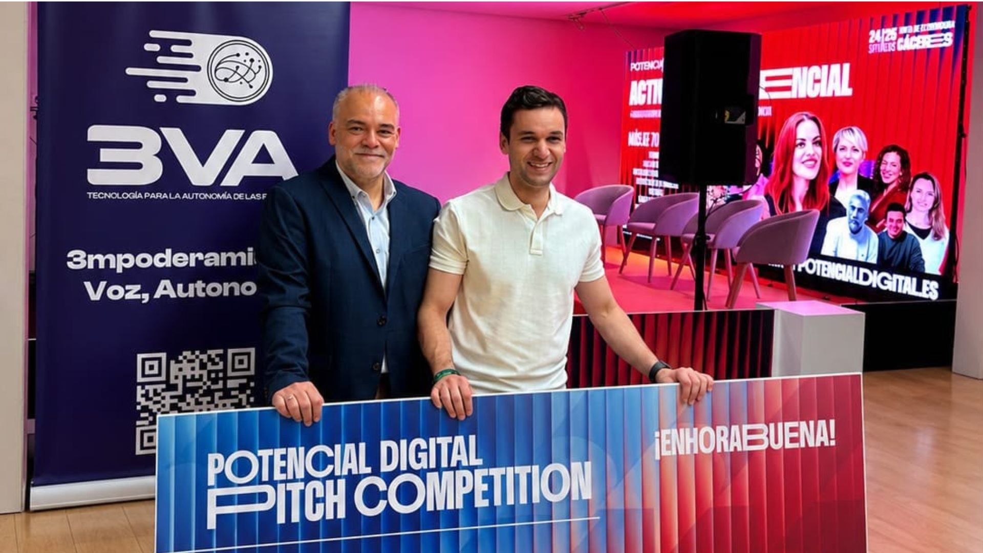 Momento de la entrega del primer premio
