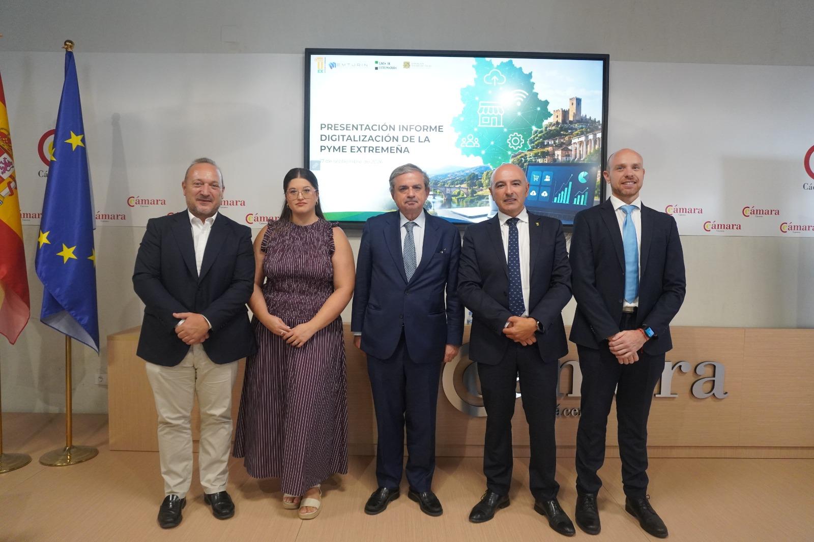 La Junta de Extremadura reduce un 57% los tiempos de tramitación y un 70% la documentación exigida