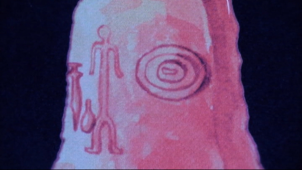 Los círculos concéntricos de la estela de Cancho Roano han alimentado la teoría que relaciona el yacimiento con la Atlántida de Platón.