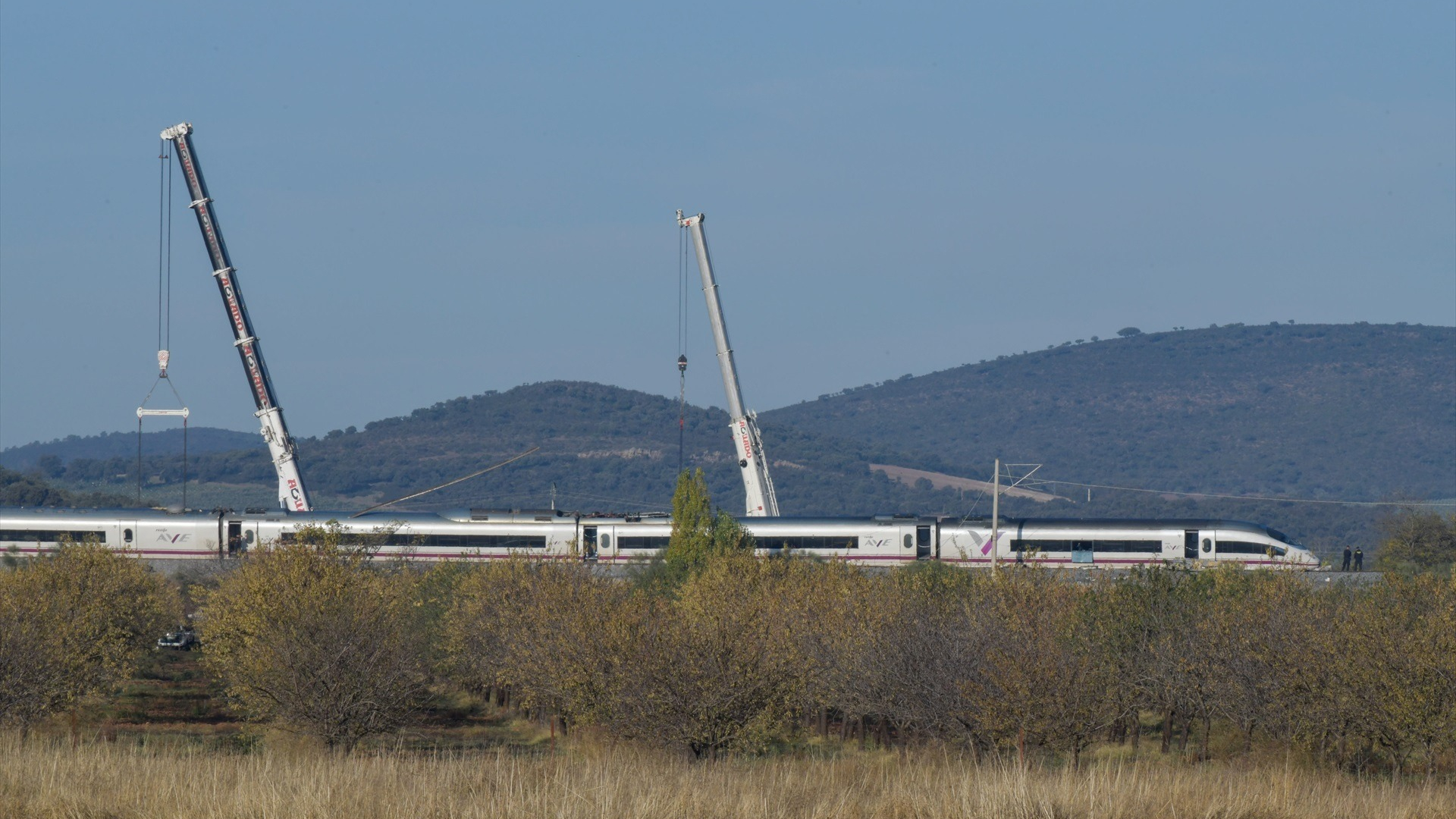 Los forenses reciben los 69 cuerpos del accidente de Urda y avanzan en la identificación 