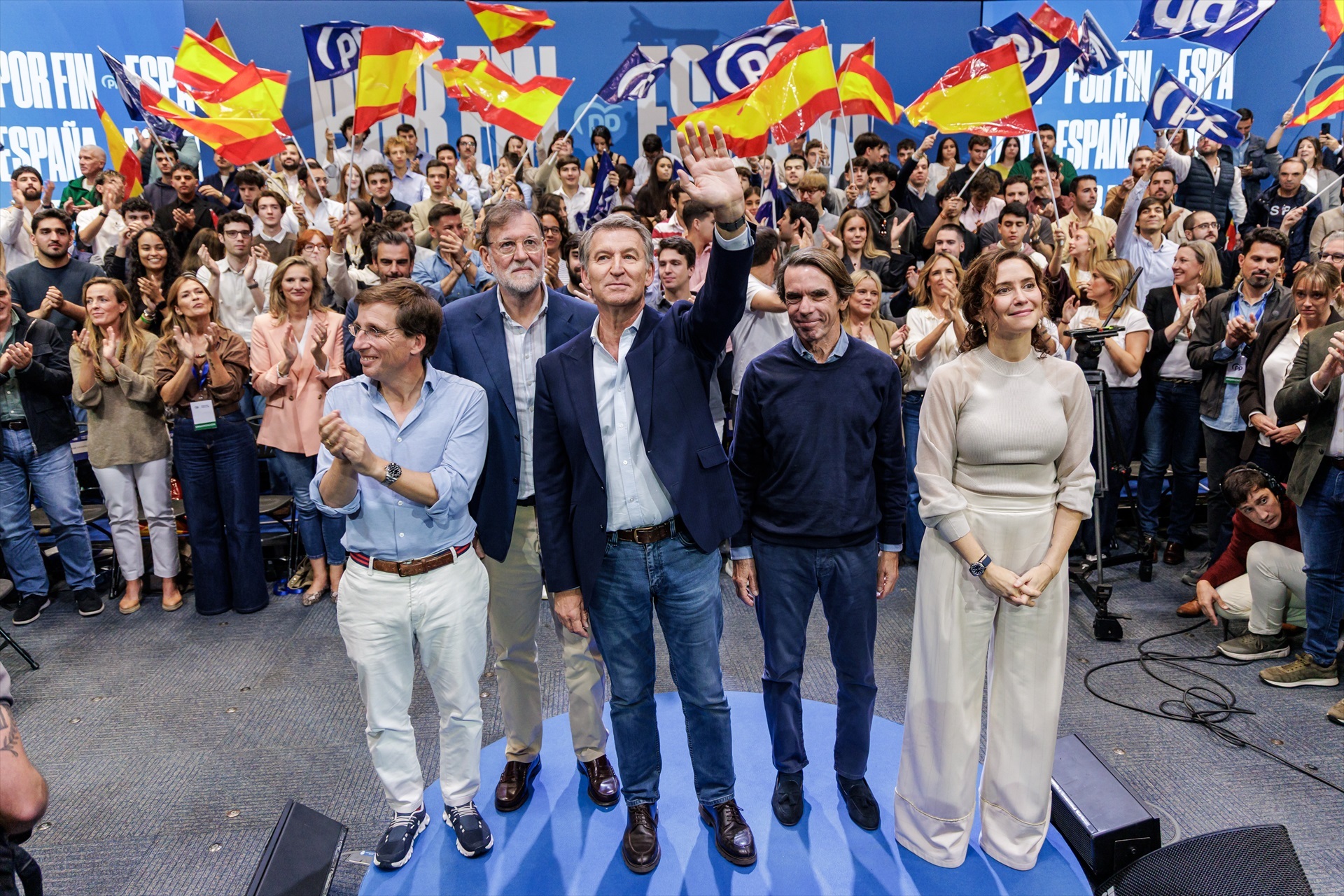 Feijóo promete gobernar "con la verdad por delante" e imprimir a España un "cambio sereno, pero contundente"