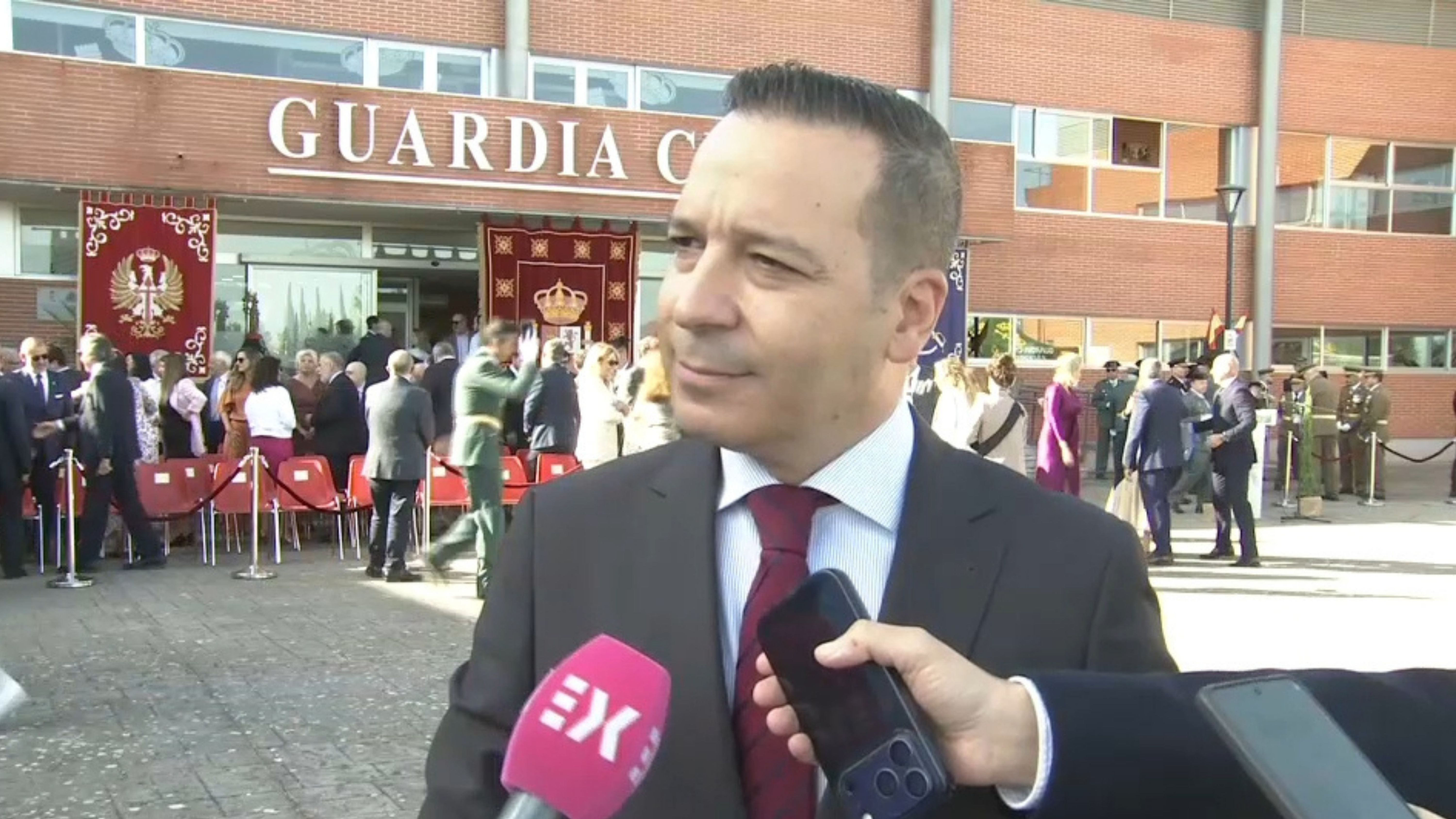 El vicepresidente de Extremadura y consejero de Desregulación, Servicios Sociales y Familia, Óscar Fernández, en los actos conmemorativos con motivo de la patrona de la Guardia Civil, la Virgen del Pilar, en la comandancia de Cáceres. 