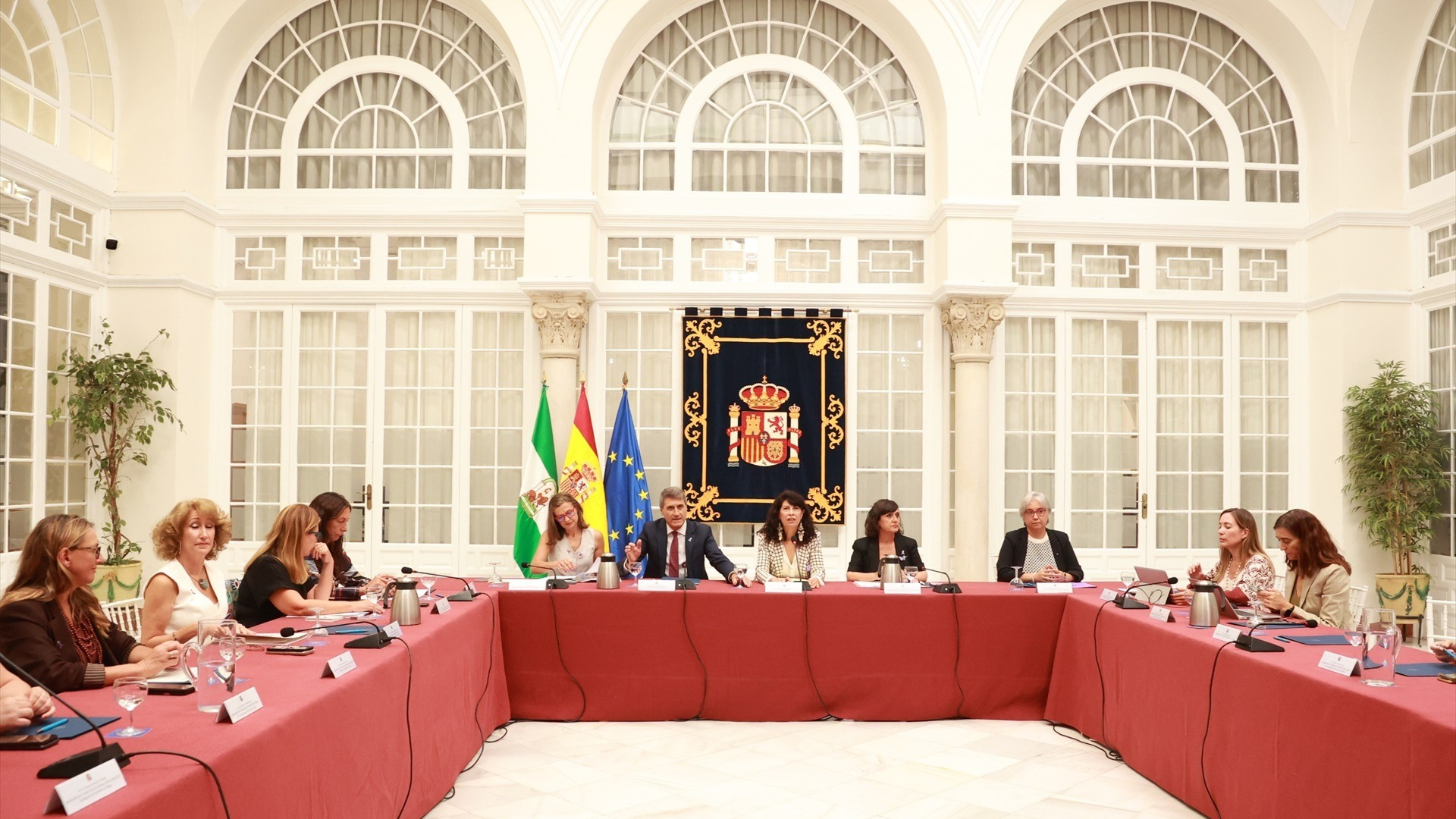 La ministra de Igualdad, Ana Redondo, preside la reunión del Comité de Crisis del Ministerio