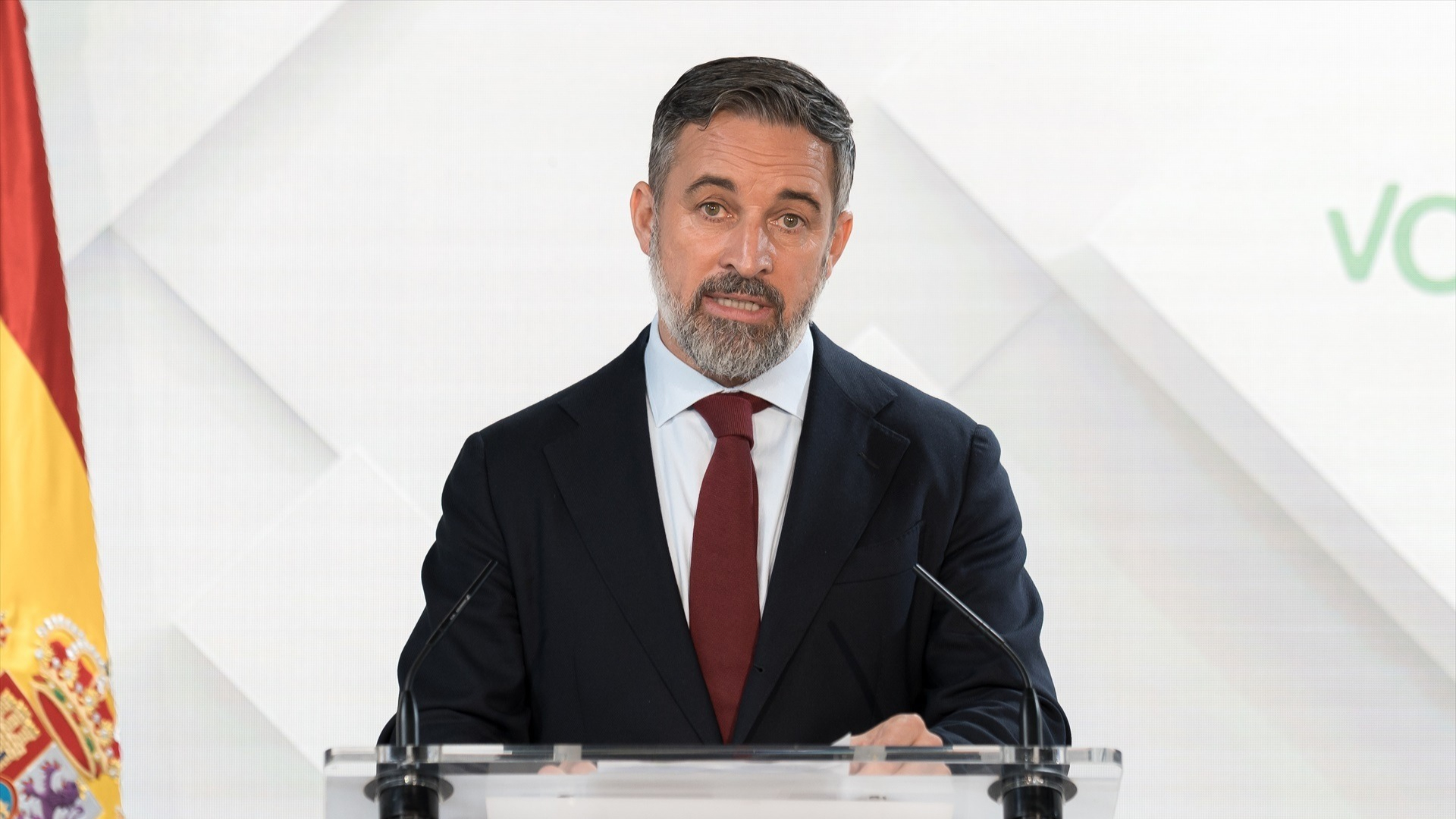 El presidente de Vox, Santiago Abascal, durante una rueda de prensa, en la sede del Vox, a 5 de octubre de 2026, en Madrid (España)