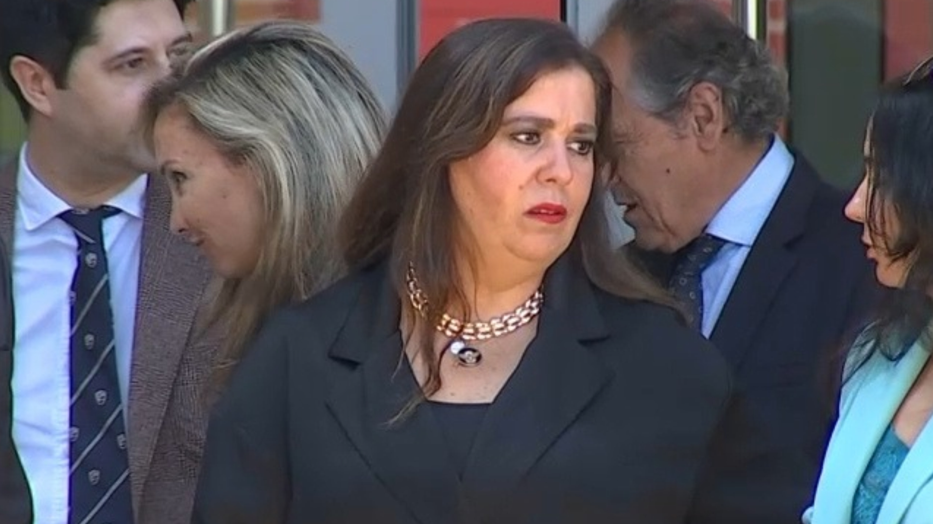 Beatriz Biedma a las puertas de los Juzgados de Badajoz