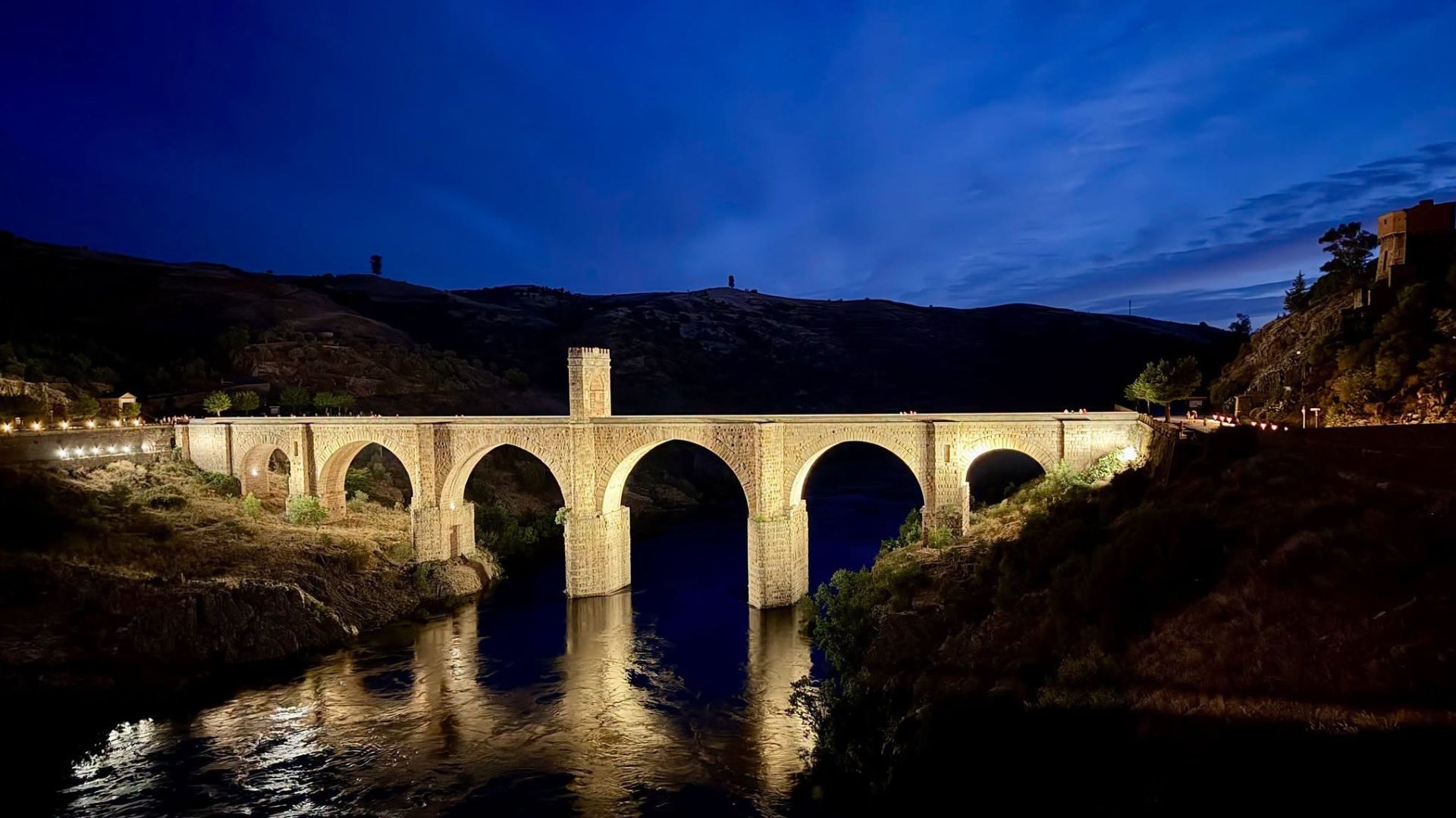 Puente Romano de Alcántara, de noche, en una imagen de archivo