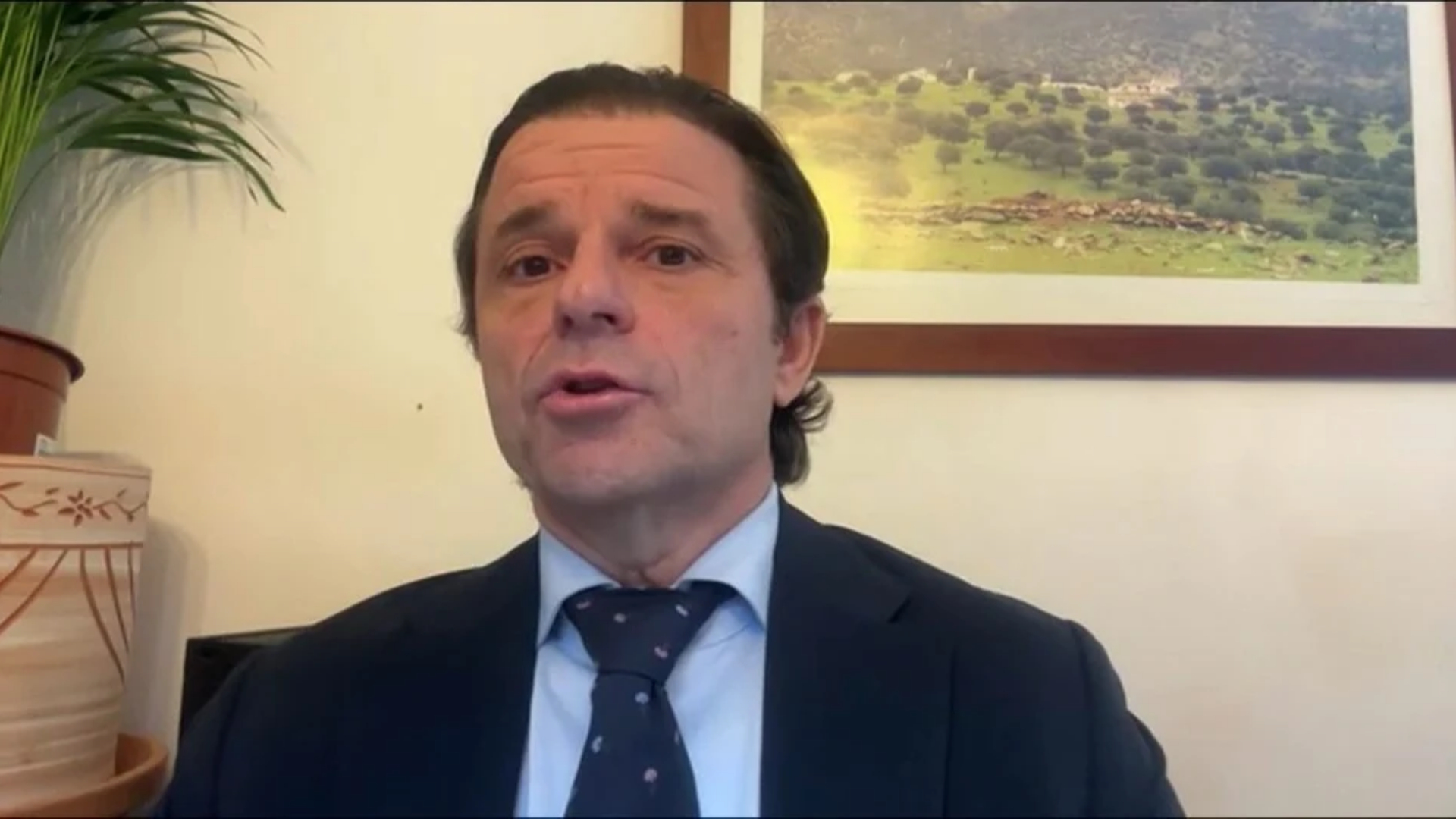 Exmagistrado José Luis Sáenz de Tejada en una entrevista en Canal Extremadura Televisión