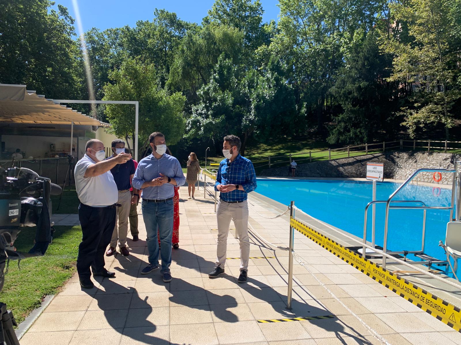 El alcalde cacereño ha visitado hoy la Piscina del Parque del Príncipe